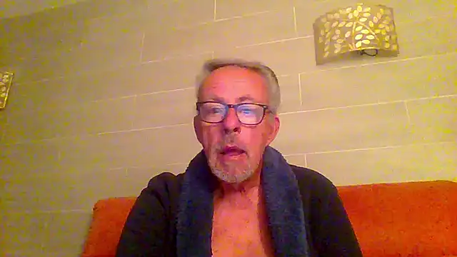 Snapshot of tuggy59 chatting on November 28, 3:09 am tuggy59 online show from November 28, 3:09 am