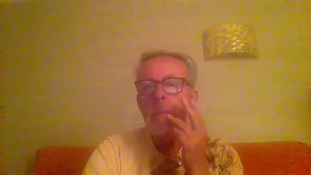 Snapshot of tuggy59 chatting on May 8, 4:40 am tuggy59 online show from May 8, 4:40 am