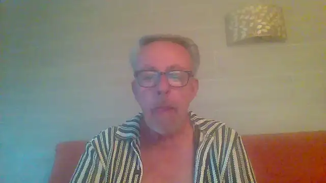 Snapshot of tuggy59 chatting on May 16, 5:15 am tuggy59 online show from May 16, 5:15 am