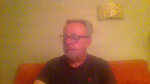 Snapshot of tuggy59 chatting on May 19, 3:46 am tuggy59 online show from May 19, 3:46 am