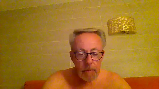 Snapshot of tuggy59 chatting on May 24, 4:28 am tuggy59 online show from May 24, 4:28 am