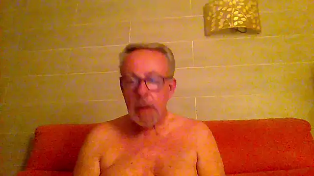 Snapshot of tuggy59 chatting on May 27, 3:36 am tuggy59 online show from May 27, 3:36 am