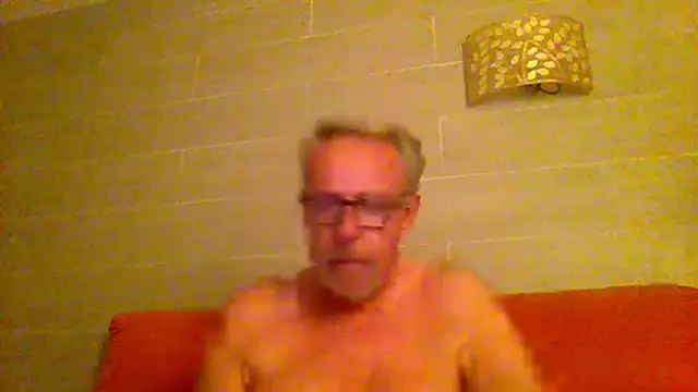 Snapshot of tuggy59 chatting on June 3, 3:53 am tuggy59 online show from June 3, 3:53 am