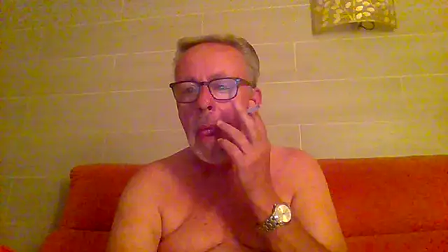 Snapshot of tuggy59 chatting on June 6, 4:06 am tuggy59 online show from June 6, 4:06 am