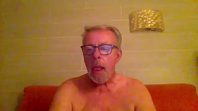 Snapshot of tuggy59 chatting on June 7, 4:38 am tuggy59 online show from June 7, 4:38 am