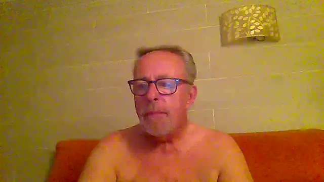 Snapshot of tuggy59 chatting on June 9, 3:29 am tuggy59 online show from June 9, 3:29 am