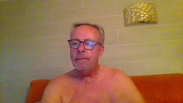Snapshot of tuggy59 chatting on June 10, 5:07 am tuggy59 online show from June 10, 5:07 am