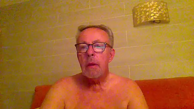 Snapshot of tuggy59 chatting on June 11, 3:37 am tuggy59 online show from June 11, 3:37 am
