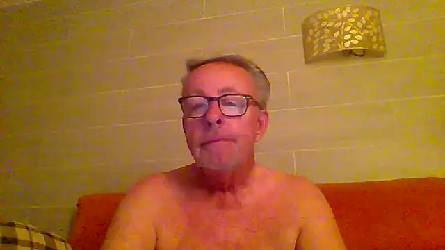 Snapshot of tuggy59 chatting on June 13, 4:10 am tuggy59 online show from June 13, 4:10 am
