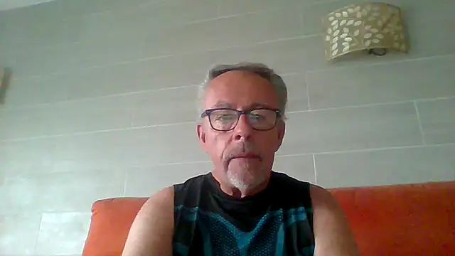 Snapshot of tuggy59 chatting on June 14, 5:42 am tuggy59 online show from June 14, 5:42 am