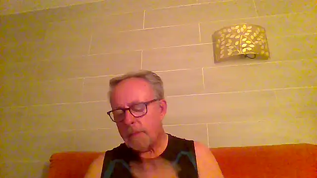 Snapshot of tuggy59 chatting on June 15, 4:36 am tuggy59 online show from June 15, 4:36 am