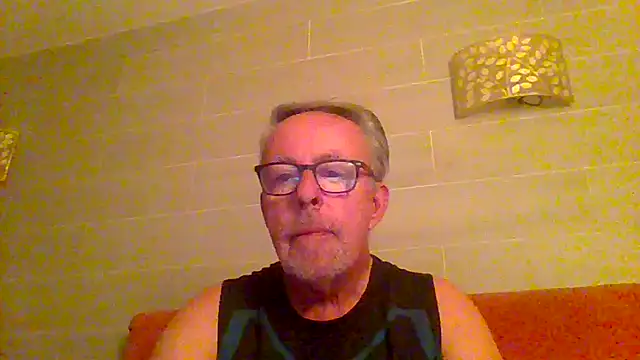 Snapshot of tuggy59 chatting on June 16, 3:42 am tuggy59 online show from June 16, 3:42 am