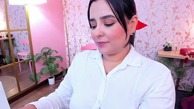 taylor bennet online show from January 15, 11:59 am