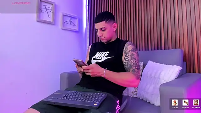Alex cute77 online show from May 2, 1:49 pm