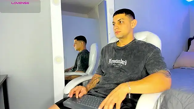 Alex cute77 online show from June 25, 12:31 pm