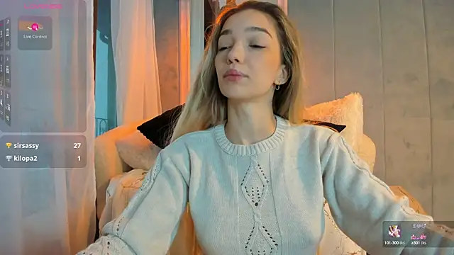 Snapshot of Sassy_Teen chatting on October 7, 9:39 am Sassy Teen online show from October 7, 9:39 am