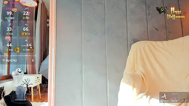 Snapshot of Sassy_Teen chatting on October 31, 9:32 am Sassy Teen online show from October 31, 9:32 am