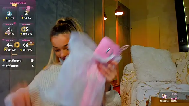 Snapshot of Sassy_Teen chatting on November 27, 10:39 am Sassy Teen online show from November 27, 10:39 am