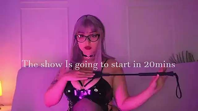 Snapshot of Gloomydoll chatting on June 12, 6:29 pm Gloomydoll online show from June 12, 6:29 pm