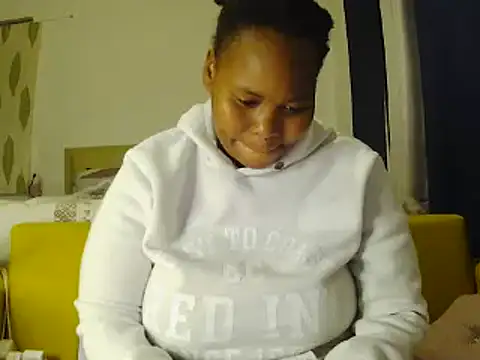 Snapshot of Real1SweetQueen chatting on July 13, 3:37 pm Real1SweetQueen online show from July 13, 3:37 pm