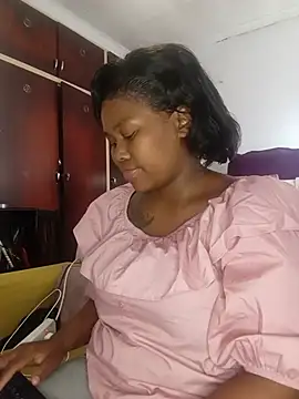 Snapshot of Real1SweetQueen chatting on July 18, 11:58 am Real1SweetQueen online show from July 18, 11:58 am