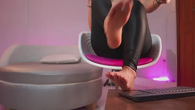 Snapshot of mia_colin1_ chatting on October 14, 7:58 pm mia colin1 online show from October 14, 7:58 pm