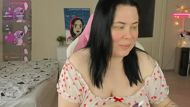 Snapshot of Akemi_BBW chatting on June 20, 7:00 am Akemi BBW online show from June 20, 7:00 am