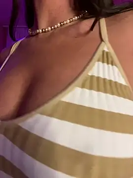 Snapshot of karrola chatting on January 20, 6:43 pm karrola online show from January 20, 6:43 pm