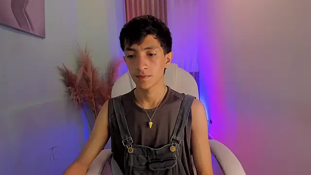 Snapshot of DereckCooperr chatting on October 22, 9:36 pm DereckCooperr online show from October 22, 9:36 pm