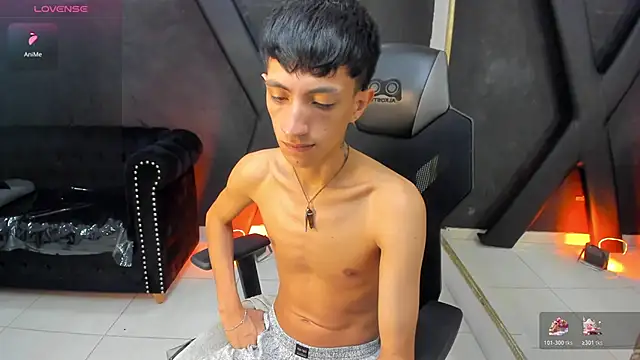 Snapshot of DereckCooperr chatting on November 7, 12:10 am DereckCooperr online show from November 7, 12:10 am