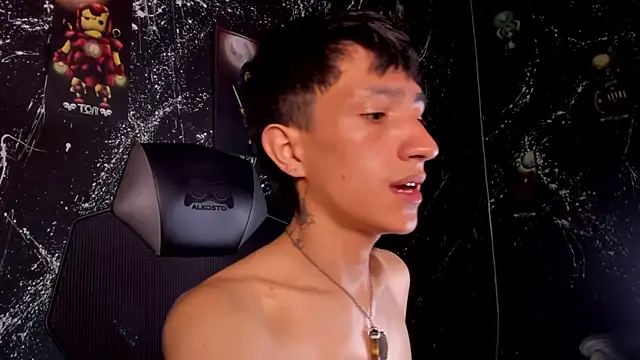 Snapshot of DereckCooperr chatting on November 19, 10:54 pm DereckCooperr online show from November 19, 10:54 pm