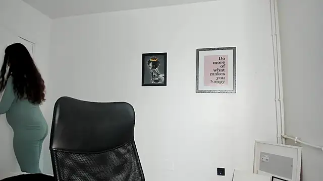 PortraitMarie online show from December 9, 12:19 pm