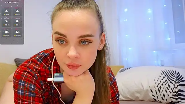 Snapshot of KristenSayles chatting on December 25, 11:31 pm KristenSayles online show from December 25, 11:31 pm