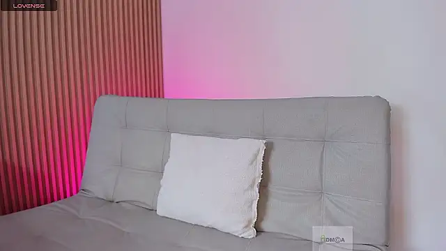 susan  hills online show from December 6, 8:07 pm