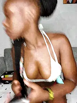 Snapshot of bebygirl143s chatting on November 20, 9:58 pm bebygirl143s online show from November 20, 9:58 pm