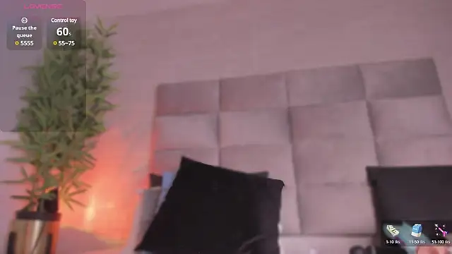 Snapshot of mia_crawford chatting on February 5, 2:59 pm mia crawford online show from February 5, 2:59 pm