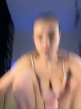 Snapshot of freiiaflower chatting on February 17, 4:04 pm freiiaflower online show from February 17, 4:04 pm