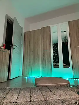 Snapshot of freiiaflower chatting on March 10, 4:07 am freiiaflower online show from March 10, 4:07 am