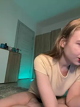 Snapshot of freiiaflower chatting on March 12, 10:07 pm freiiaflower online show from March 12, 10:07 pm