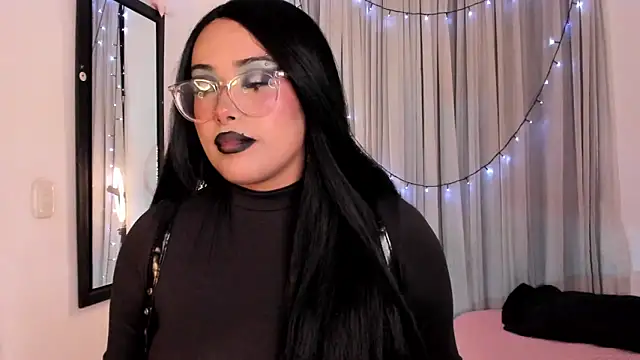 Snapshot of willow_poisson chatting on June 19, 6:01 pm willow poisson online show from June 19, 6:01 pm