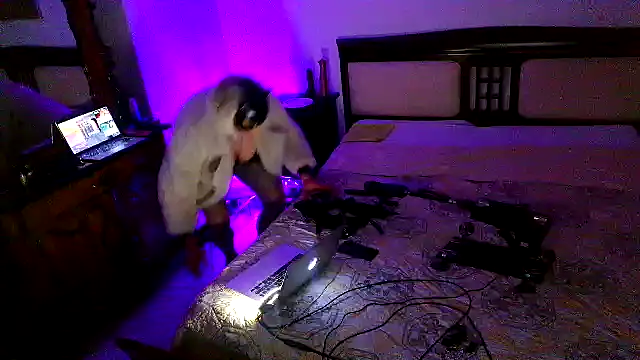 Snapshot of CharlotteVixxens chatting on January 15, 9:29 pm CharlotteVixxens online show from January 15, 9:29 pm