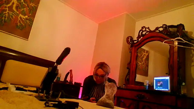 Snapshot of CharlotteVixxens chatting on February 22, 11:47 pm CharlotteVixxens online show from February 22, 11:47 pm