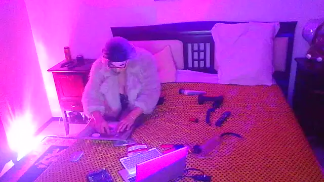 CharlotteVixxens online show from June 13, 2:20 am