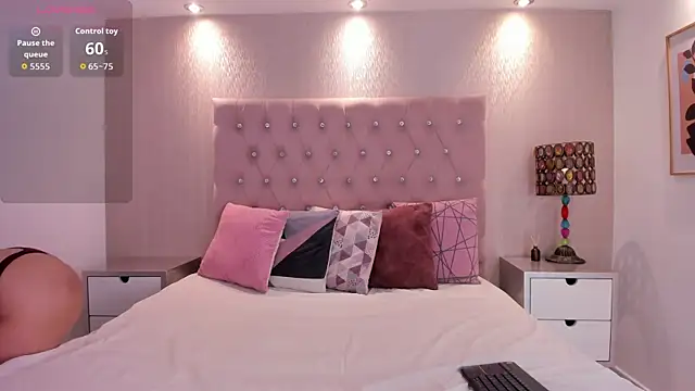 NatyQueen  online show from March 11, 2:01 pm