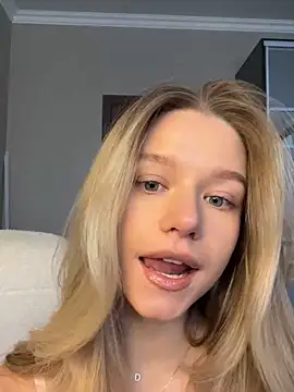 Snapshot of JessIsLove chatting on February 17, 5:36 am JessIsLove online show from February 17, 5:36 am