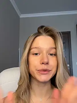 Snapshot of JessIsLove chatting on February 20, 5:33 am JessIsLove online show from February 20, 5:33 am