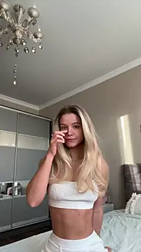 Snapshot of JessIsLove chatting on February 12, 5:13 am JessIsLove online show from February 12, 5:13 am