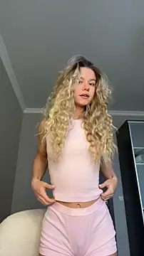 Snapshot of JessIsLove chatting on February 25, 5:06 am JessIsLove online show from February 25, 5:06 am