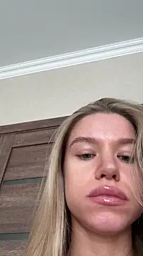 Snapshot of JessIsLove chatting on April 6, 5:19 am JessIsLove online show from April 6, 5:19 am