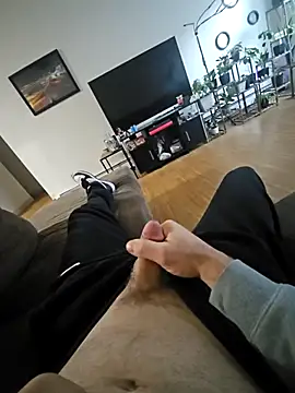 Snapshot of Cemg chatting on December 22, 12:49 pm Cemg online show from December 22, 12:49 pm